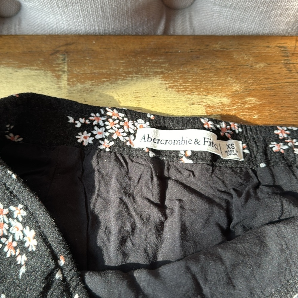 Abercrombie & Fitch Skirt and Shorts - Picture 4 of 9